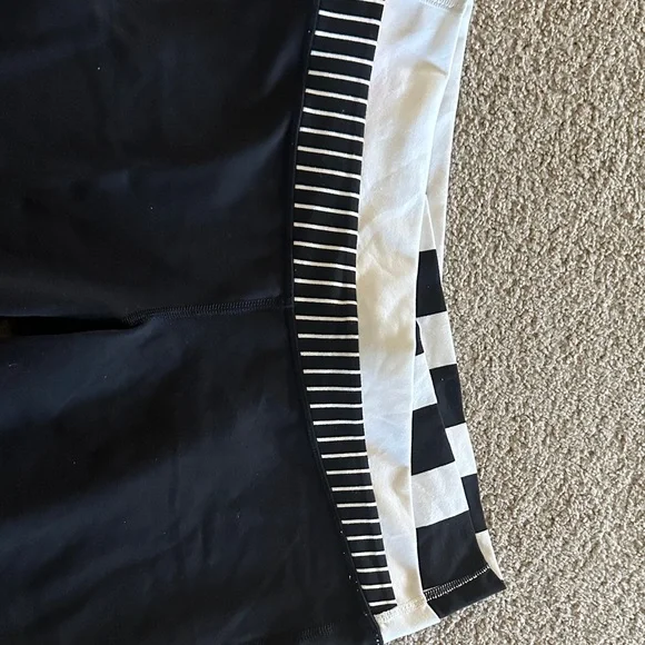 Lululemon Athletica Black Groove flare/Yoga Pant(Luon) - Picture 5 of 9